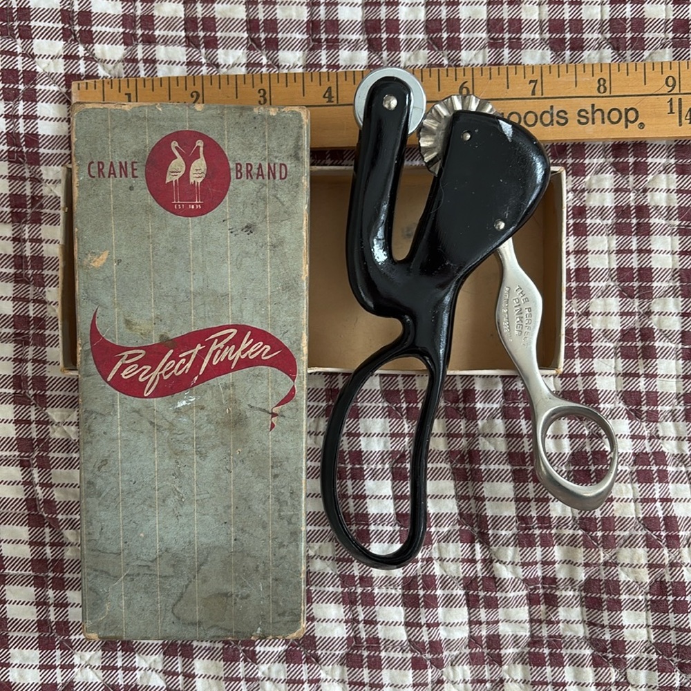 Crane Brand Perfect Pinker, Vintage Pinks Sewing Pinking Shears, Model 1000